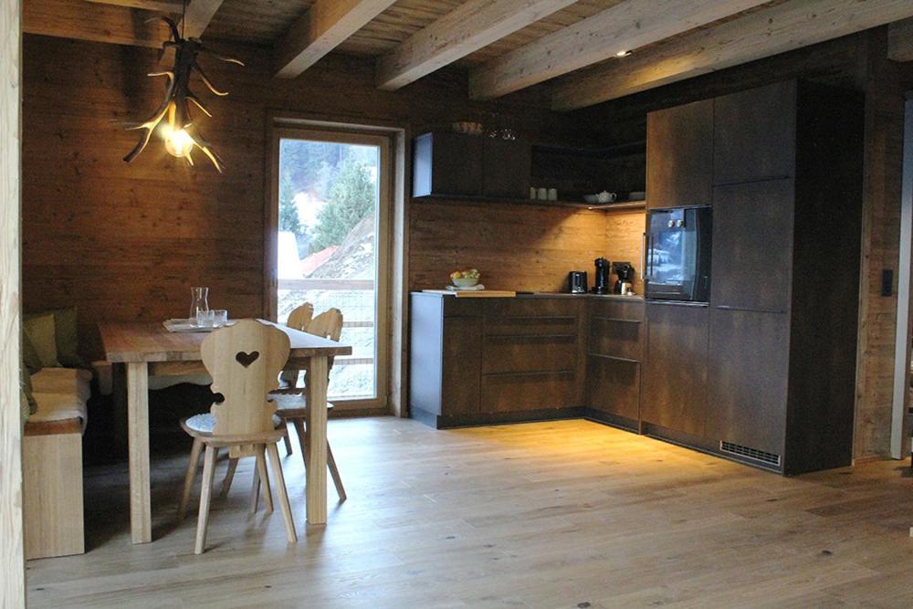 Pluenggas Chalets غاسشرن المظهر الخارجي الصورة